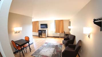 Suite, 1 kingsize bed, niet-roken | Hypoallergeen beddengoed, pillowtop-bedden, een bureau