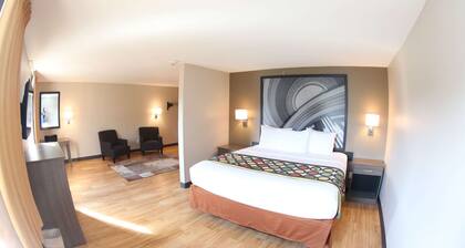 Super 8 by Wyndham Portsmouth