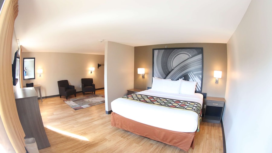 Super 8 by Wyndham Portsmouth