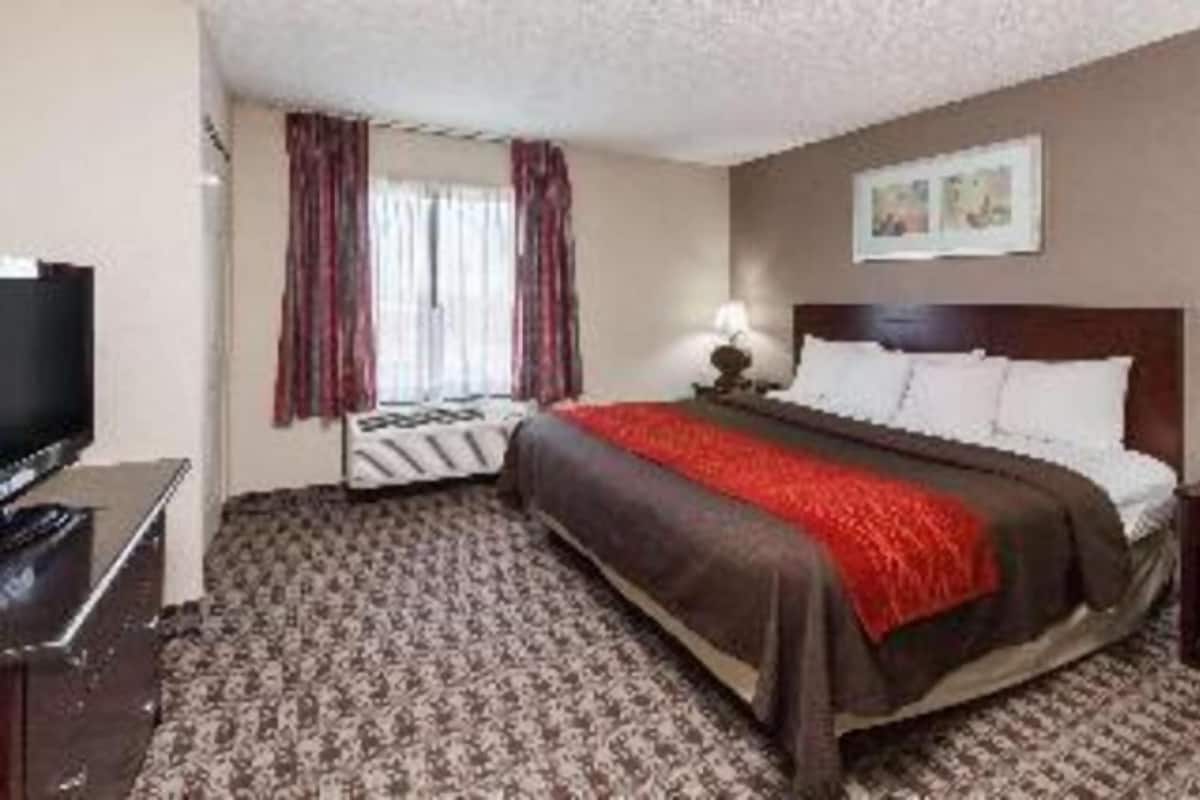 Tabla de planchar con plancha, wifi gratis, ropa de cama y despertador