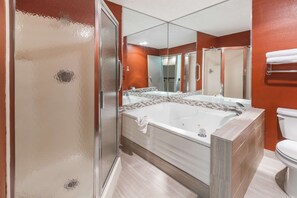 Ensemble douche/baignoire, articles de toilette gratuits, sèche-cheveux