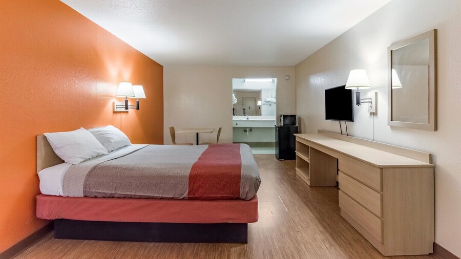 Motel 6 Raleigh, NC - Cary