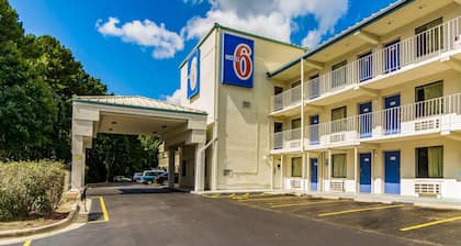 Motel 6 Raleigh, NC - Cary