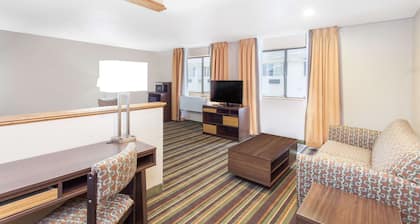 Super 8 by Wyndham Norton VA