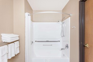 Standard Room, 1 Queen Bed | Bathroom | Combined shower/tub, free toiletries, hair dryer, towels