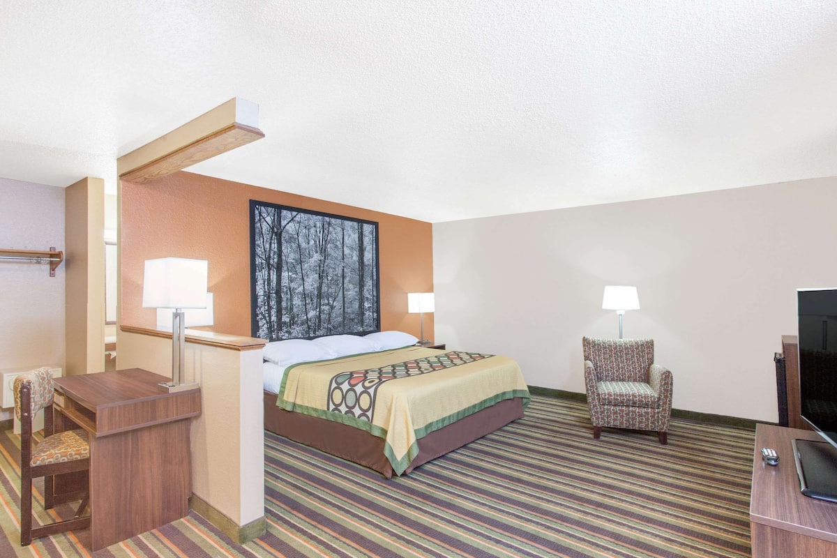 Studio Suite, 1 King Bed, Non Smoking | In-room safe, desk, iron/ironing board, free cots/infant beds