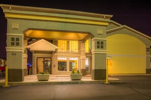 Façade de l’hébergement  – soirée/nuit