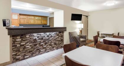 Super 8 by Wyndham Lewisburg