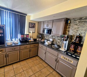 Free daily on-the-go breakfast - Super 8 by Wyndham Lewisburg (Lewisburg)