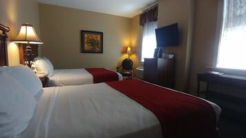 Standardzimmer, 2 Queen-Betten | Bügeleisen/Bügelbrett, kostenloses WLAN, Bettwäsche