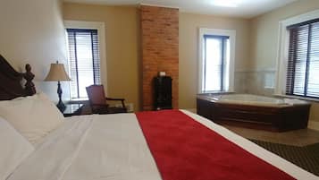55 Broadway Mini-Suite, 1 King Bed, Jetted Tub | Iron/ironing board, free WiFi, bed sheets