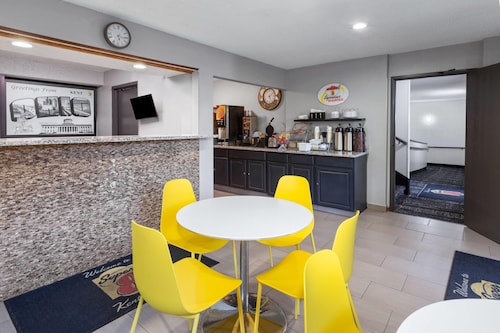 Super 8 by Wyndham Kent/Akron Area