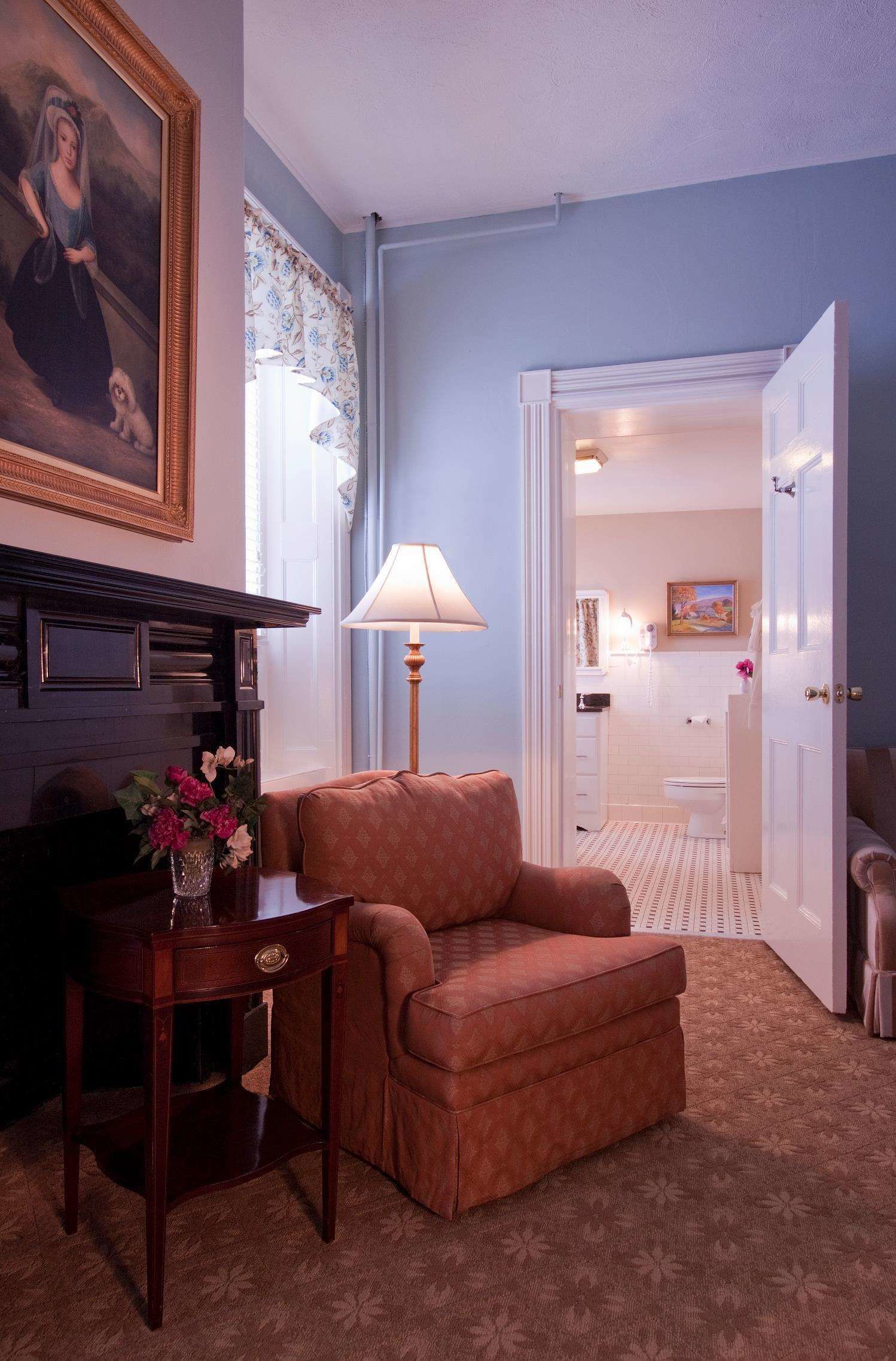 luxury room, 1 king bed | 1 bedroom, premium bedding, individually decorated, blackout curtains