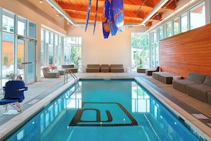 Piscine intérieure
