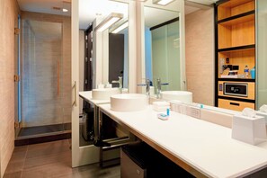 aloft, Room, 2 Queen Beds | Bathroom | Free toiletries, hair dryer, towels, soap - Aloft Columbus Westerville (Westerville)