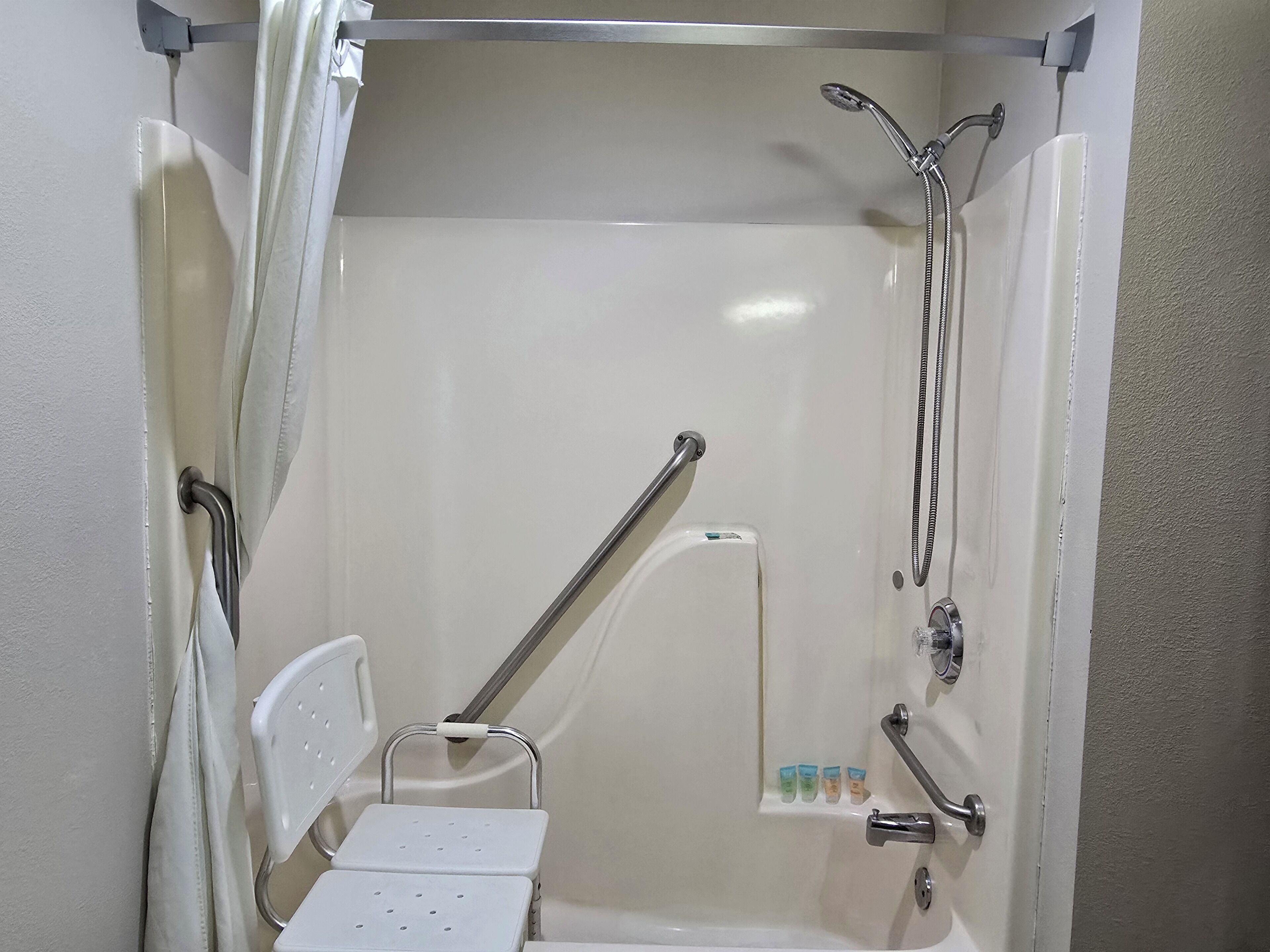 Basic Single Room | Bathroom