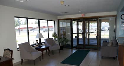 AmeriVu Inn & Suites
