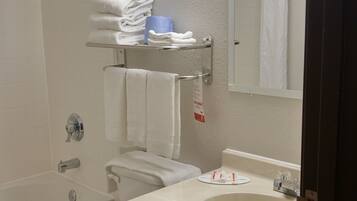 Combined shower/bathtub, free toiletries, hair dryer, towels