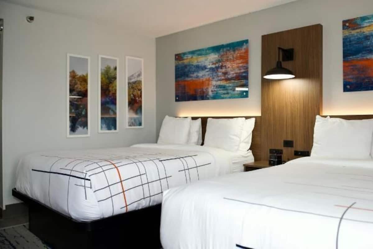 Ropa de cama de alta calidad y escritorio