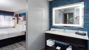 Articles de toilette gratuits, sèche-cheveux, serviettes fournies