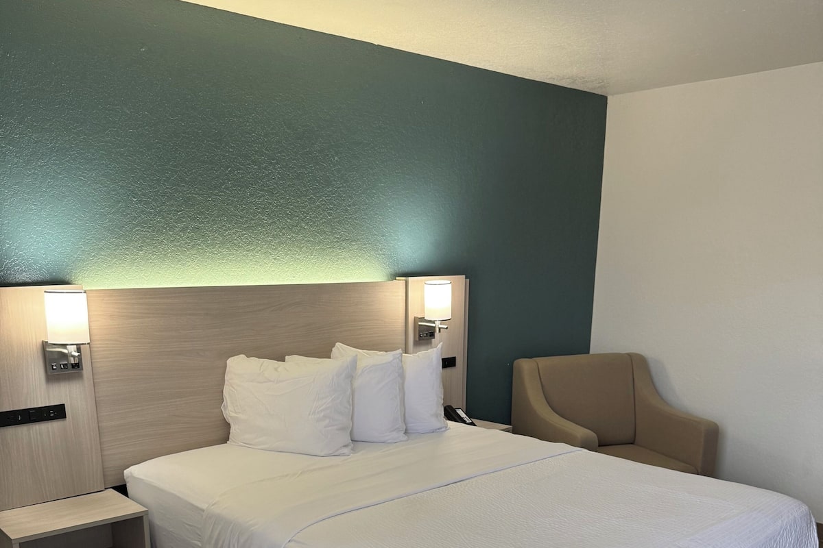 Desk, laptop workspace, free WiFi, bed sheets