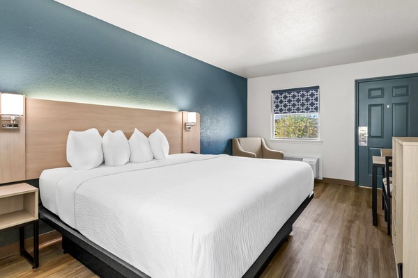 Room, 1 King Bed, Non Smoking (Efficiency, Upgrade) | Desk, laptop workspace, WiFi (free), alarm clocks