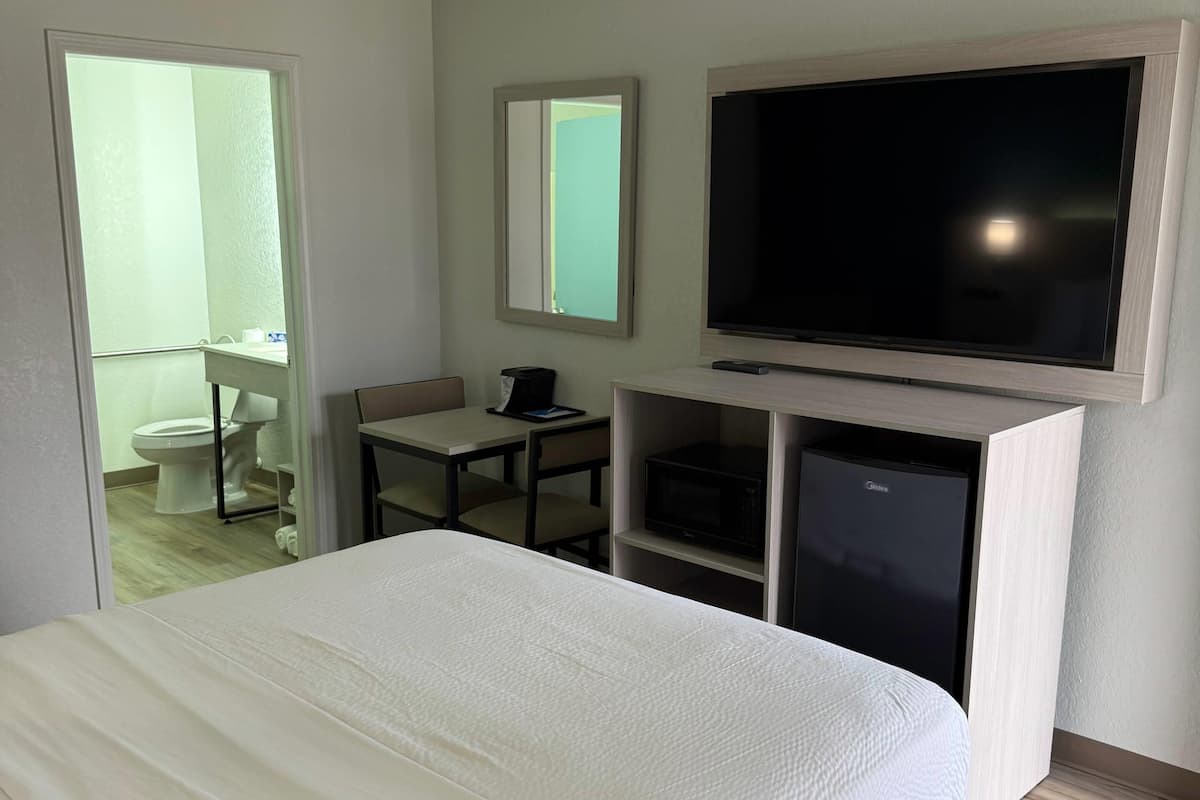 Desk, laptop workspace, free WiFi, bed sheets