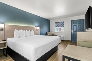 Standard Room, 1 King Bed, Non Smoking | Desk, laptop workspace, free WiFi, bed sheets - Rodeway Inn Muskogee (Muskogee)