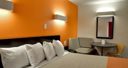 Motel 6 Toledo, OH