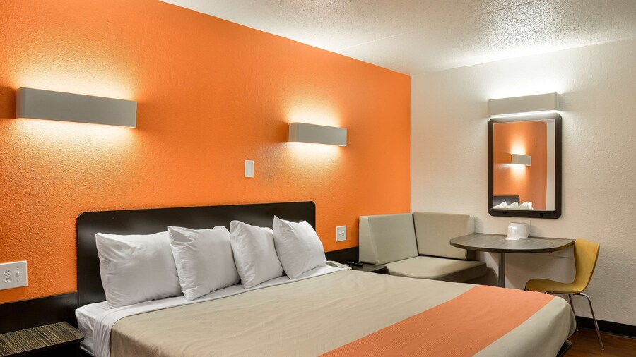 Motel 6 Toledo, OH