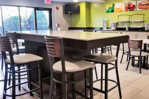Free daily continental breakfast