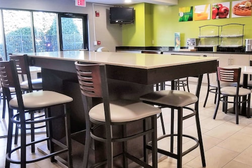 Quality Inn & Suites Raleigh North