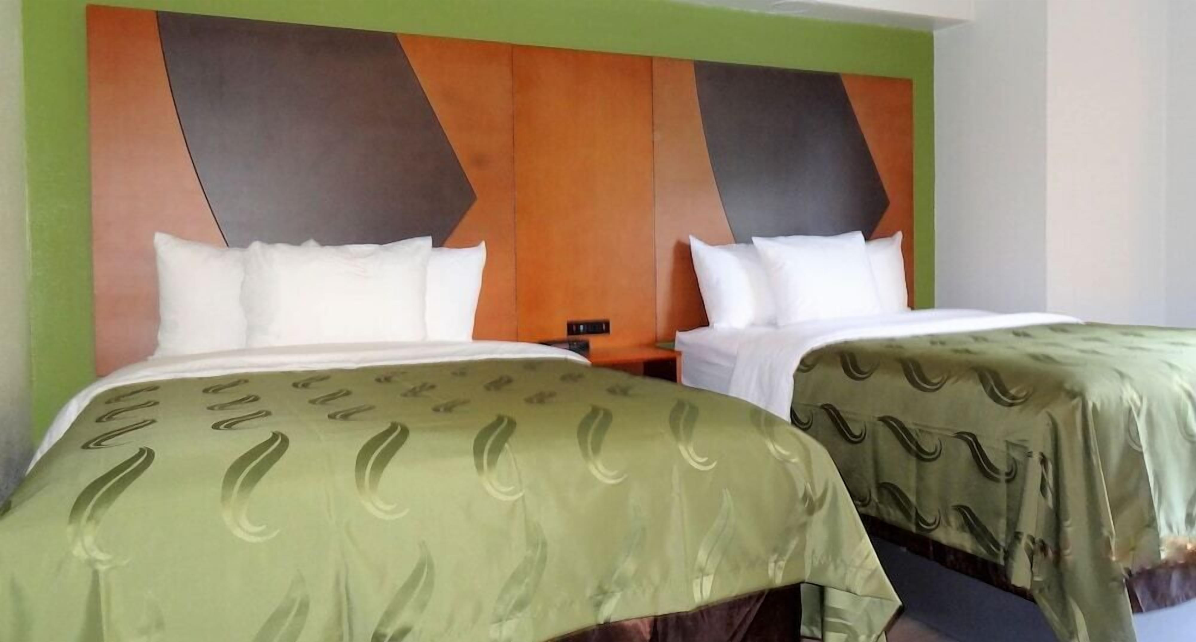Ropa de cama de alta calidad, escritorio y cortinas blackout 