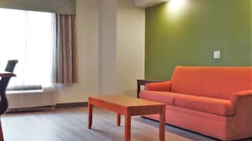 Sengetøy av topp kvalitet, skrivebord og blendingsgardiner