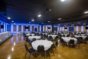 A large banquet hall with round tables and chairs, arranged in rows. - Travelodge by Wyndham Wahpeton Event Center (Wahpeton)