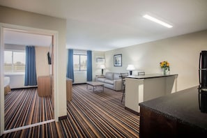 Deluxe Suite, 1 Bedroom, Non Smoking (1 King Bed)