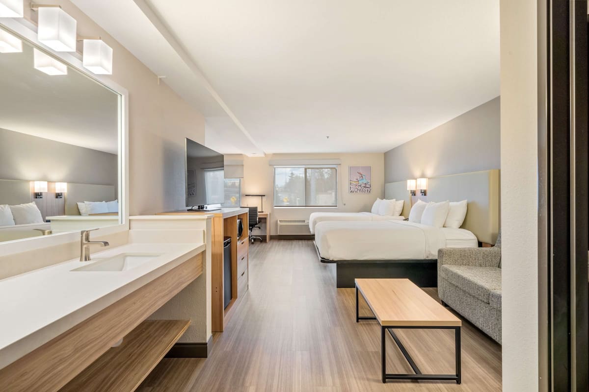 Ropa de cama de alta calidad, colchones con pillow-top y escritorio