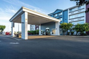 Exterior - Best Western Lake Oswego/Portland Hotel & Suites (Lake Oswego)