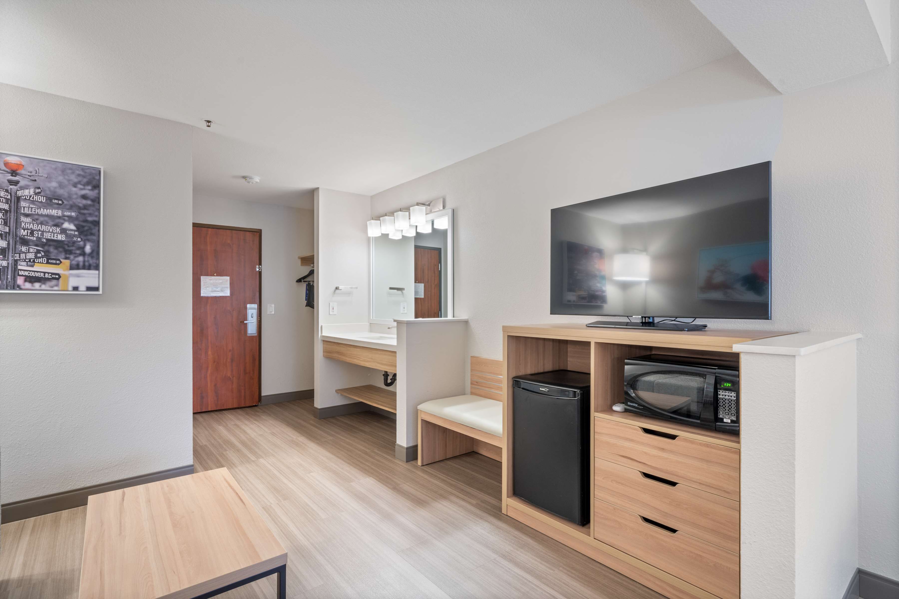 1 bedroom, premium bedding, pillow-top beds, desk