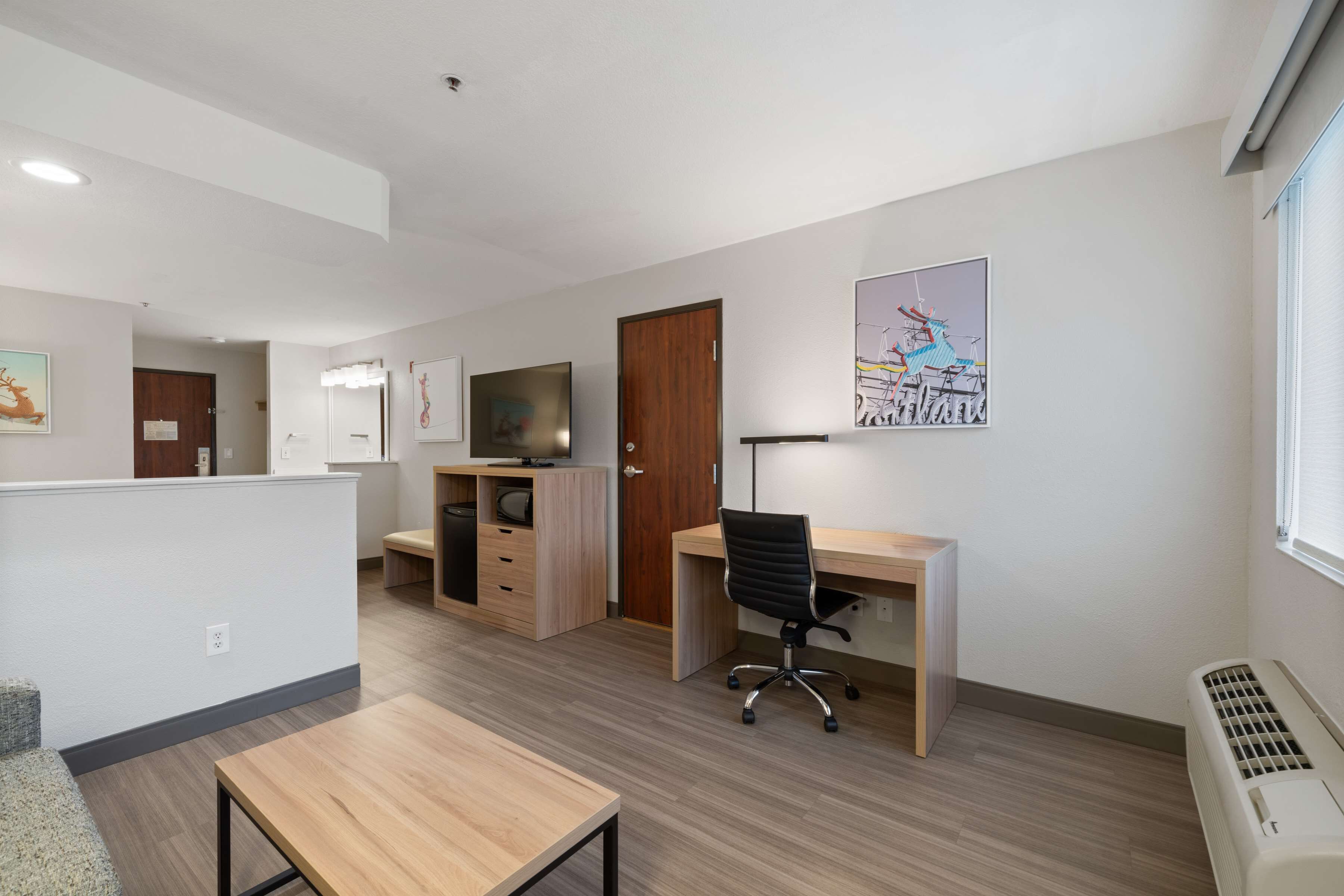 1 bedroom, premium bedding, pillow-top beds, desk