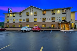 Fachada del alojamiento - Noche