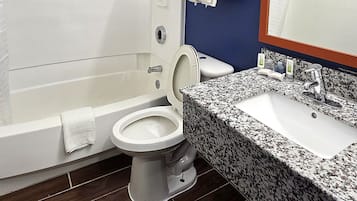 Combined shower/bathtub, hair dryer, towels