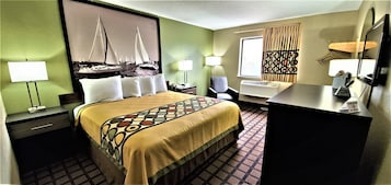 Escritorio, espacio para trabajar con laptop y cortinas blackout