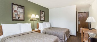 Super 8 by Wyndham Hampton