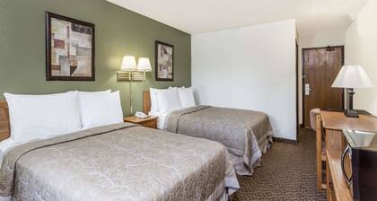 Super 8 by Wyndham Hampton