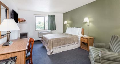 Super 8 by Wyndham Hampton