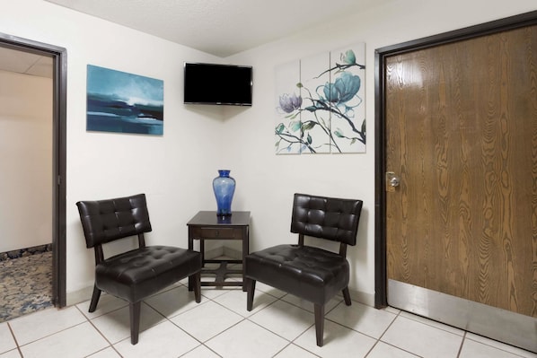 Lobby - Super 8 by Wyndham Hampton (Hampton)