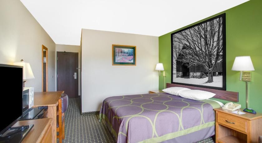 In-room safe, iron/ironing board, free WiFi, bed sheets