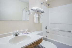 Combined shower/bathtub, hair dryer, towels