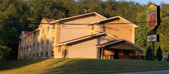 Raceway Inn